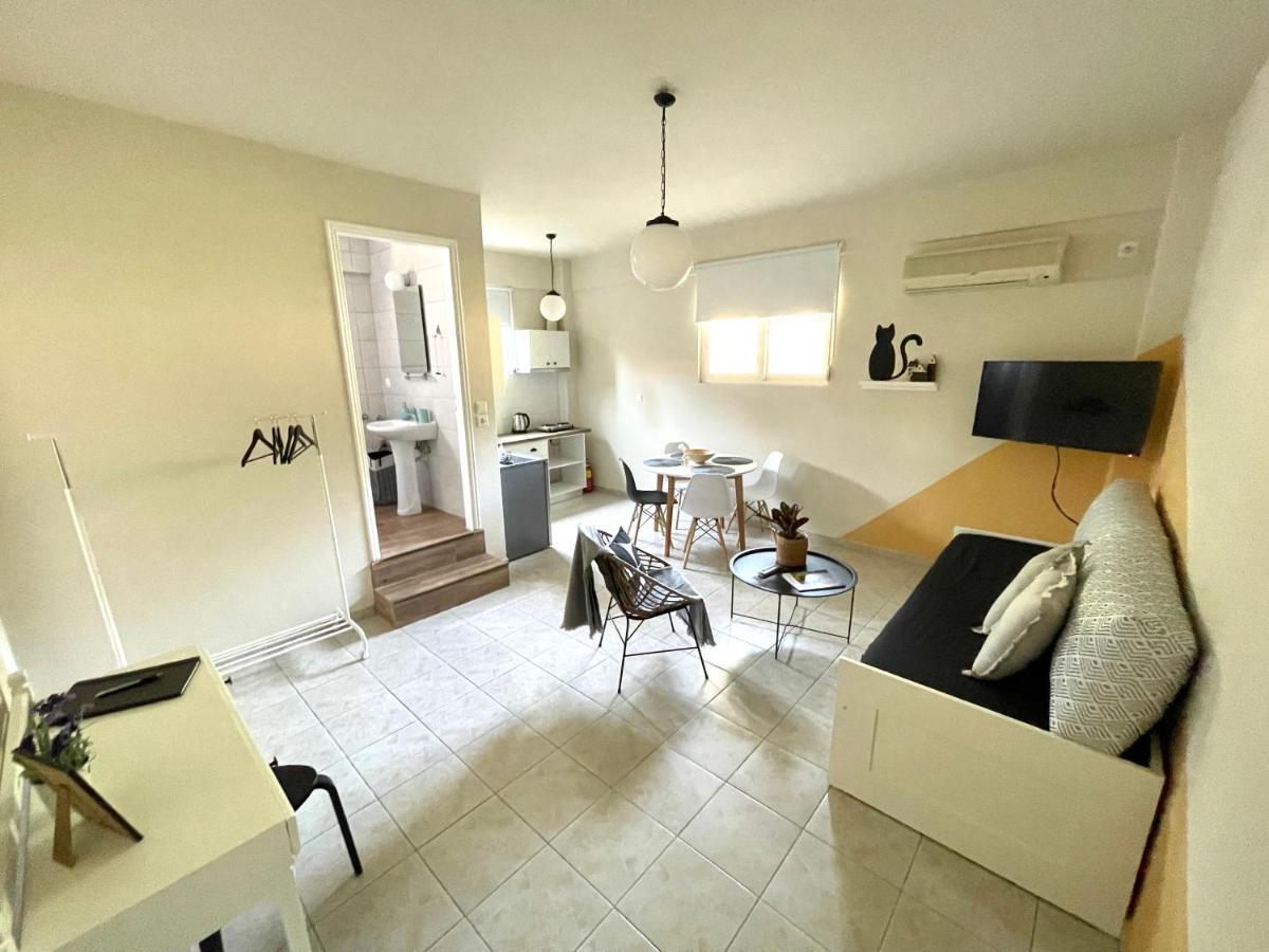 Sofi'S Apartments Каламата Екстериор снимка