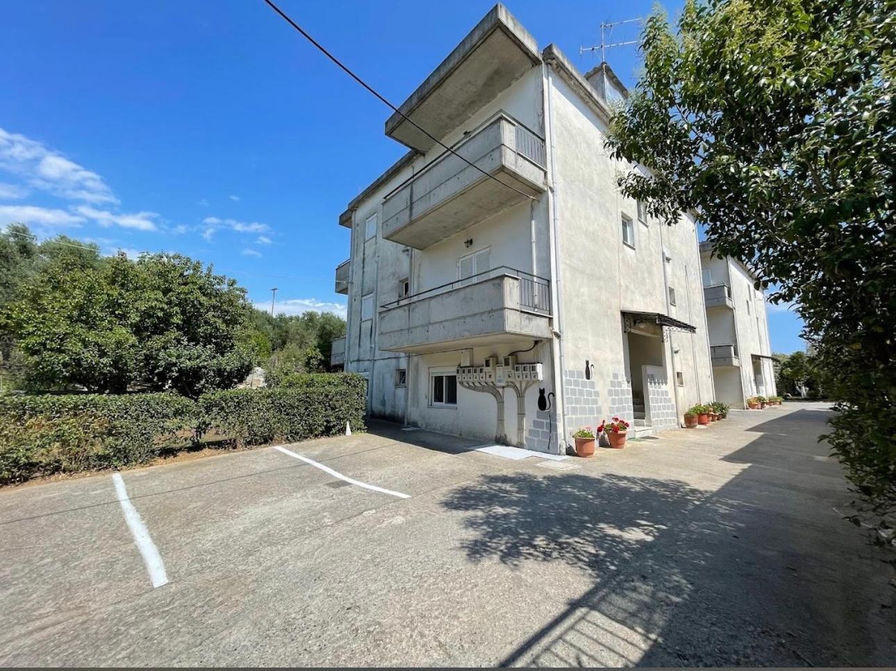 Sofi'S Apartments Каламата Екстериор снимка